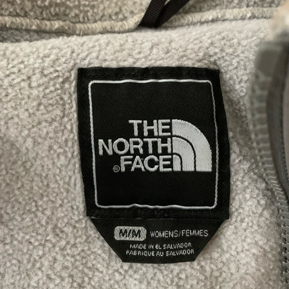 Gray Woman’s North Face! - Picture 5 of 6